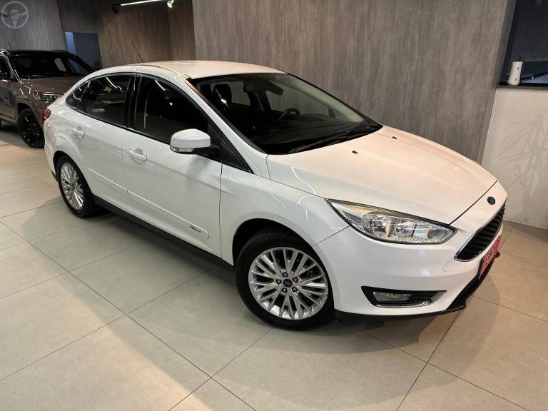 FORD - FOCUS 2.0 SE SEDAN 16V FLEX 4P AUTOMÁTICO - 2015/2016 - BRANCA - R$ 62.900,00