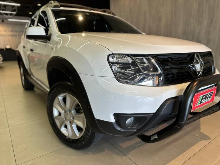 RENAULT - DUSTER 1.6 EXPRESSION 4X2 16V FLEX 4P MANUAL - 2016/2017 - BRANCA - R$ 65.900,00