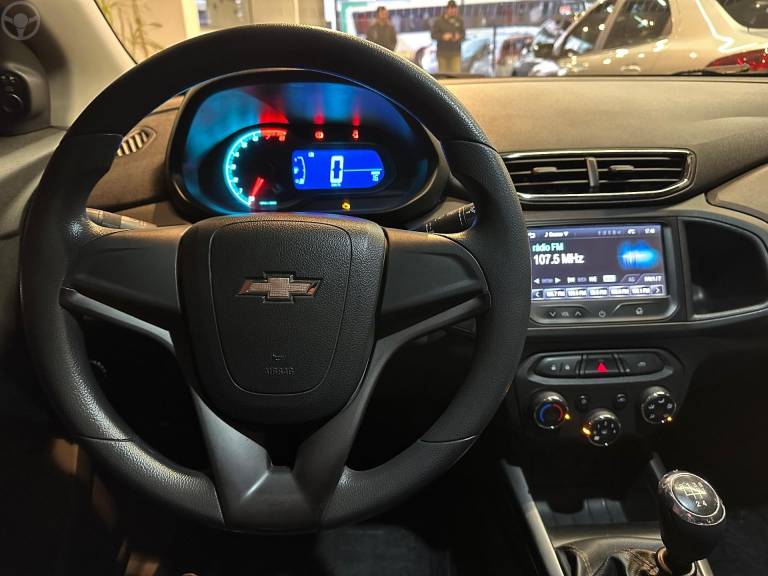 CHEVROLET - ONIX 1.4 MPFI LTZ 8V FLEX 4P MANUAL - 2013/2014 - VERMELHA - R$ 52.900,00