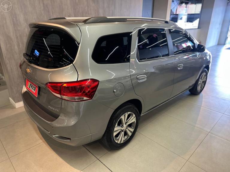 CHEVROLET - SPIN 1.8 PREMIER 8V FLEX 4P AUTOMÁTICO - 2023/2024 - PRATA - R$ 109.900,00