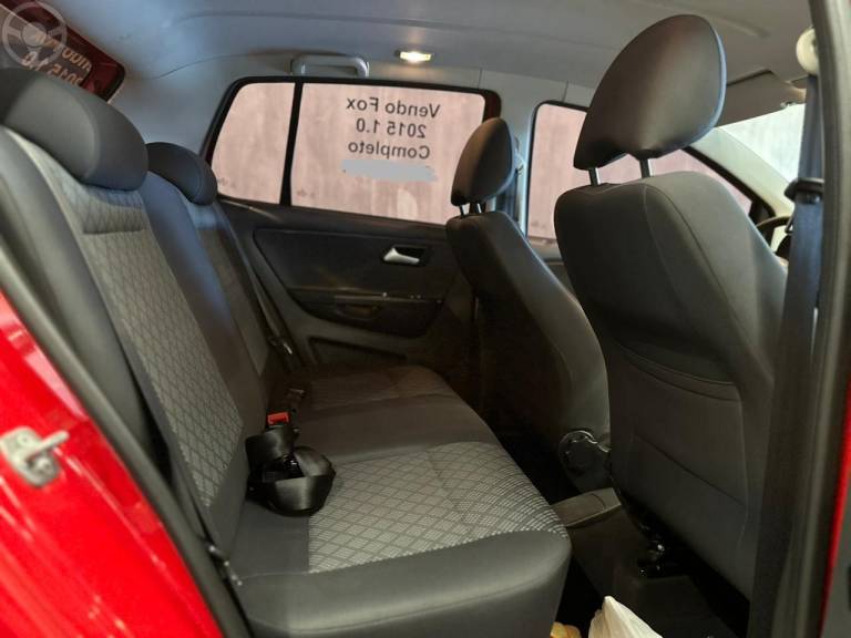 VOLKSWAGEN - FOX 1.0 MI TRENDLINE 8V FLEX 4P MANUAL - 2014/2015 - VERMELHA - R$ 43.900,00