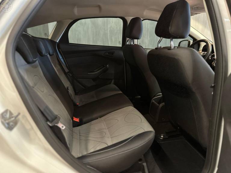 FORD - FOCUS 1.6 SE 16V FLEX 4P MANUAL - 2015/2015 - BRANCA - R$ 63.900,00