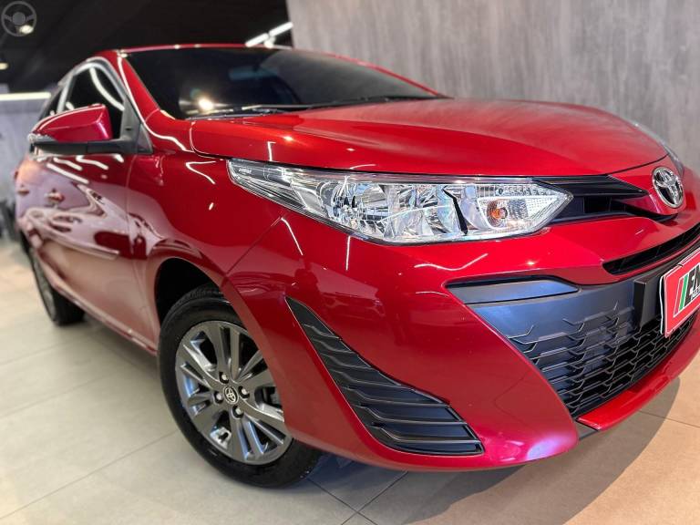 TOYOTA - YARIS 1.5 XL PLUS CONNECT 16V FLEX 4P AUTOMÁTICO - 2021/2022 - VERMELHA - R$ 87.900,00