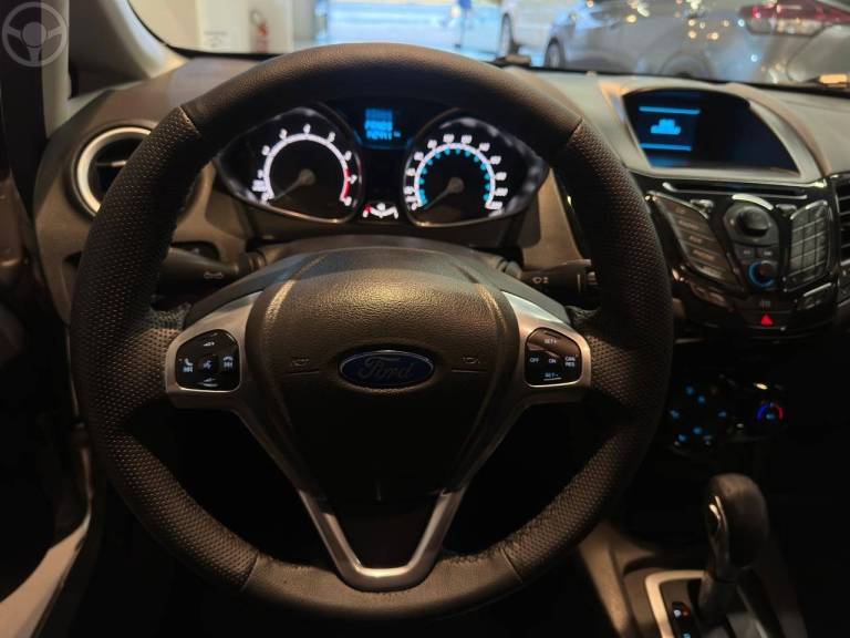 FORD - FIESTA 1.6 TITANIUM HATCH 16V FLEX 4P AUTOMÁTICO - 2014/2015 - PRATA - R$ 46.900,00