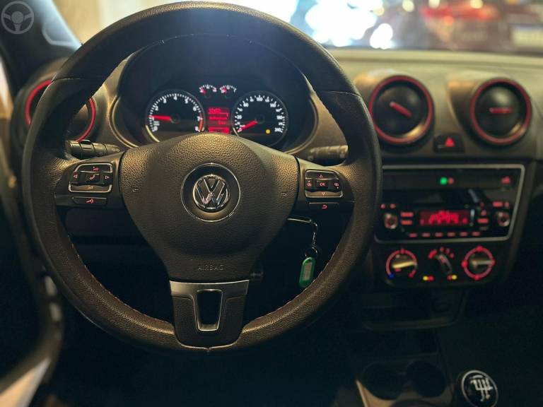 VOLKSWAGEN - SAVEIRO 1.6 MI ROCK IN RIO CD 8V FLEX 2P MANUAL - 2015/2016 - BRANCA - R$ 67.900,00