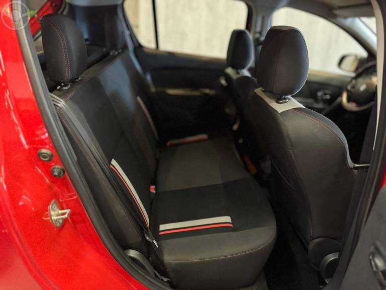 RENAULT - SANDERO 2.0 RS 16V FLEX 4P MANUAL - 2015/2016 - VERMELHA - R$ 61.900,00