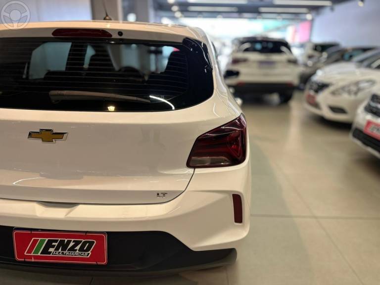 CHEVROLET - ONIX 1.0 LT 12V FLEX 4P MANUAL - 2020/2020 - BRANCA - R$ 59.900,00