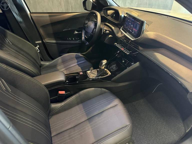 PEUGEOT - 2008 1.0 TURBO GT 200 FLEX 4P AUTOMÁTICO - 2024/2025 - BRANCA - R$ 154.900,00