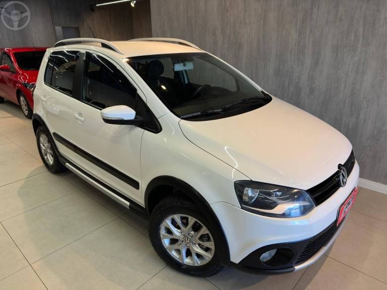 VOLKSWAGEN - CROSSFOX 1.6 MI FLEX 8V 4P MANUAL - 2012/2013 - BRANCA - R$ 48.900,00