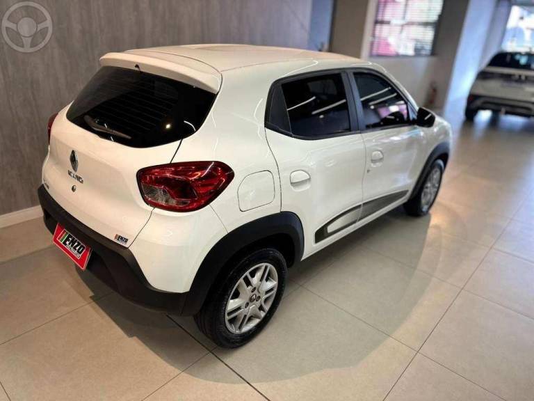 RENAULT - KWID 1.0 12V SCE FLEX INTENSE MANUAL - 2017/2018 - BRANCA - R$ 41.900,00