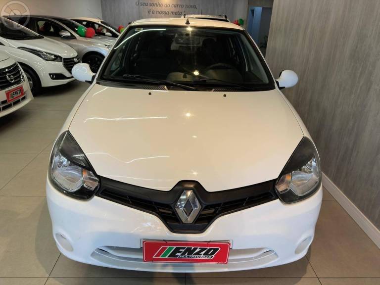 RENAULT - CLIO 1.0 EXPRESSION 16V FLEX 4P MANUAL - 2015/2016 - BRANCA - R$ 38.900,00