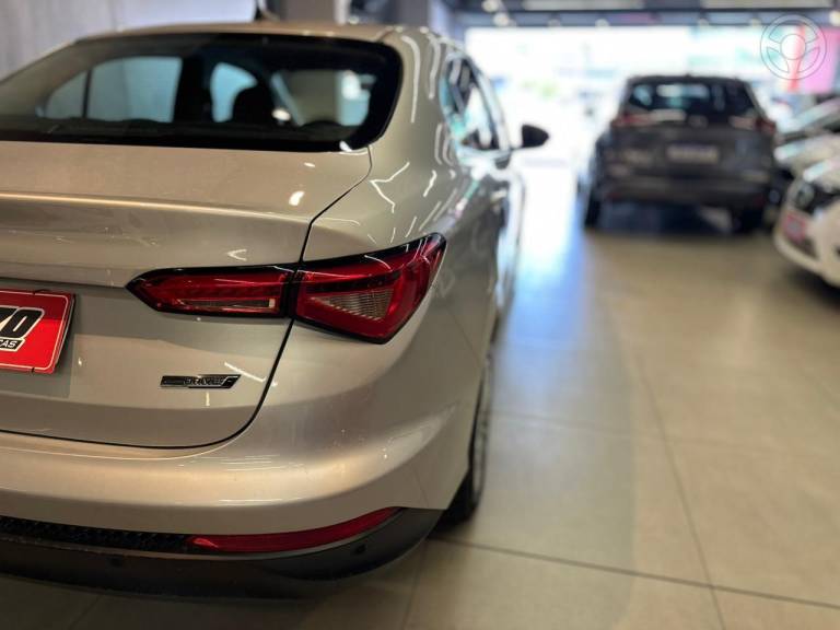 FIAT - CRONOS 1.0 FIREFLY DRIVE FLEX 4P MANUAL - 2024/2025 - PRATA - R$ 83.900,00