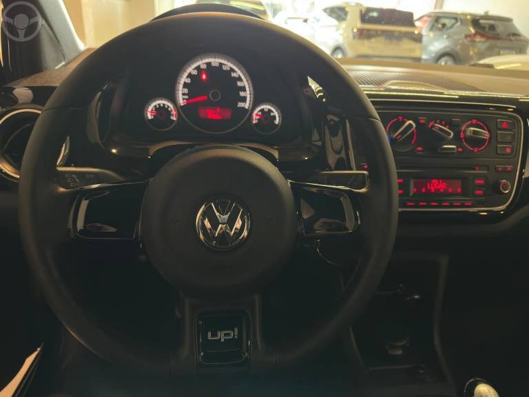 VOLKSWAGEN - UP 1.0 MPI RUN UP 12V FLEX 4P MANUAL - 2016/2017 - PRETA - R$ 49.900,00