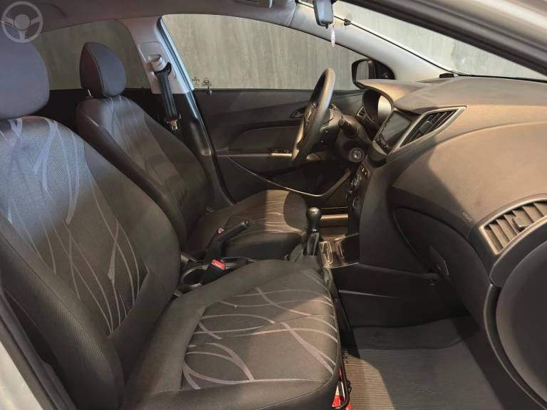 HYUNDAI - HB20 1.0 COMFORT 12V FLEX 4P MANUAL - 2015/2015 - PRATA - R$ 45.900,00