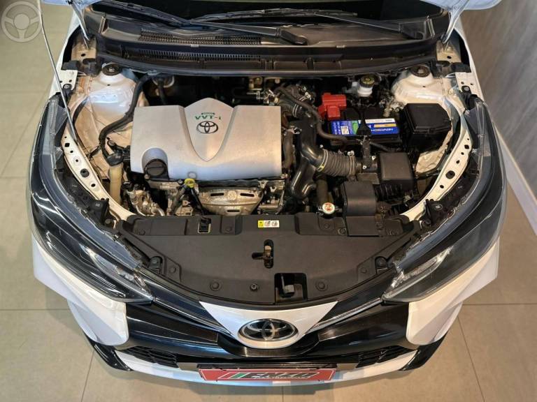 TOYOTA - YARIS 1.5 XLS CONNECT SEDAN 16V FLEX 4P AUTOMÁTICO - 2022/2023 - BRANCA - R$ 104.900,00