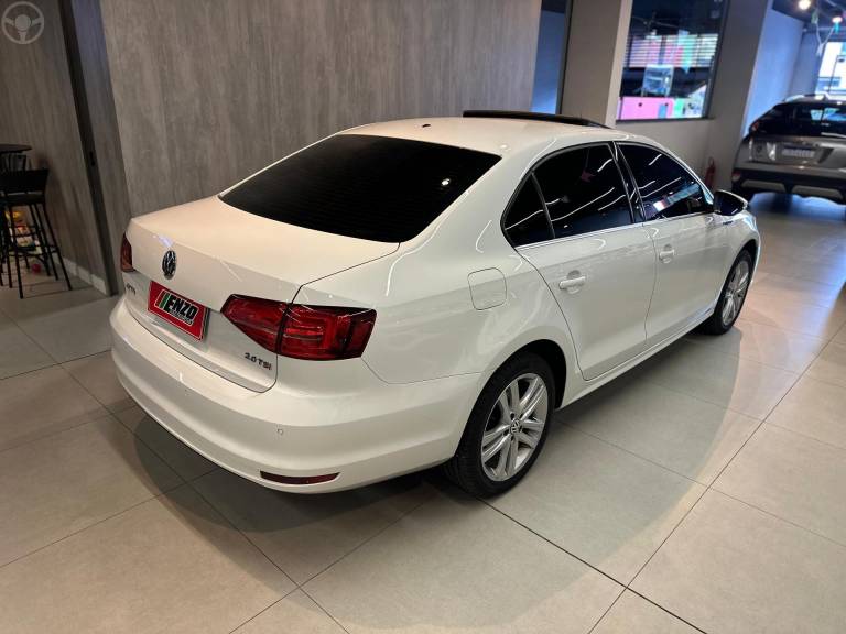 VOLKSWAGEN - JETTA 2.0 TSI HIGHLINE 211CV 4P TIPTRONIC - 2017/2017 - BRANCA - R$ 110.900,00