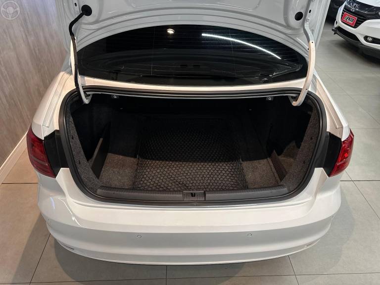 VOLKSWAGEN - JETTA 2.0 TSI HIGHLINE 211CV 4P TIPTRONIC - 2017/2017 - BRANCA - R$ 110.900,00