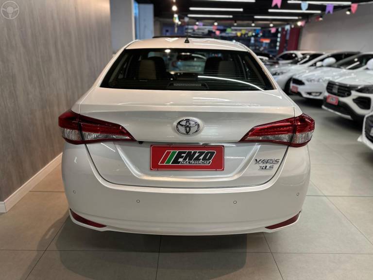 TOYOTA - YARIS 1.5 XLS SEDAN 16V FLEX 4P AUTOMÁTICO - 2022/2023 - BRANCA - R$ 104.900,00