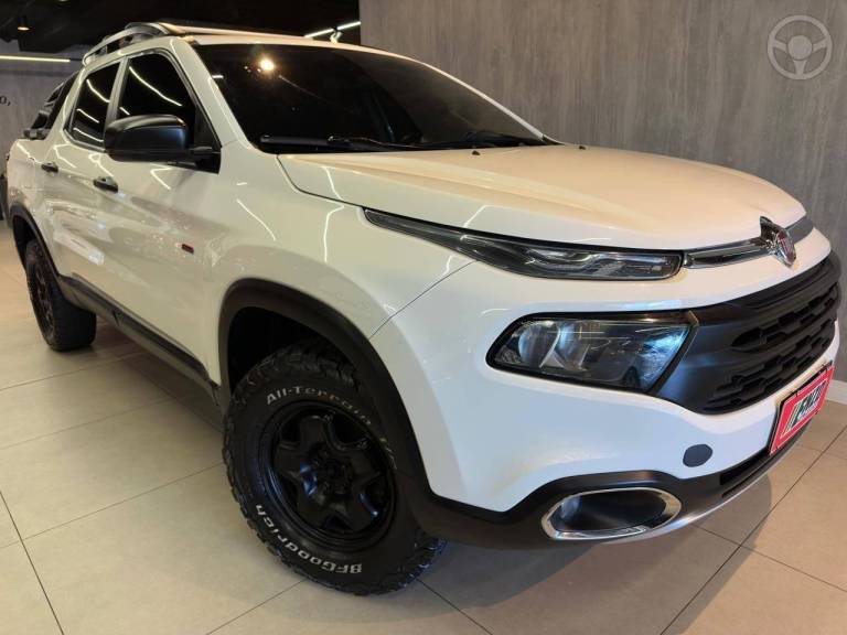 FIAT - TORO 2.0 16V TURBO DIESEL FREEDOM MANUAL - 2017/2017 - BRANCA - R$ 88.900,00
