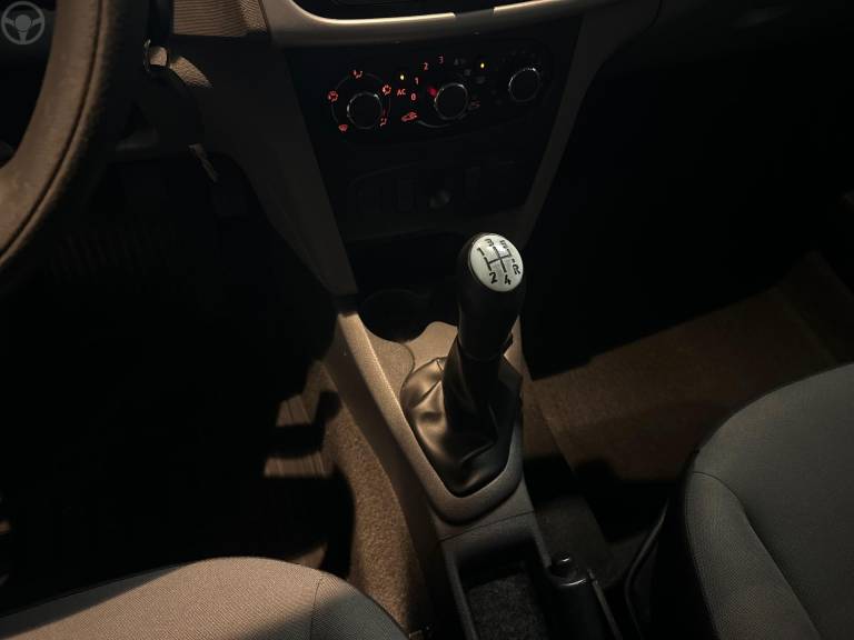 RENAULT - LOGAN 1.0 EXPRESSION 16V FLEX 4P MANUAL - 2015/2015 - BRANCA - R$ 36.900,00