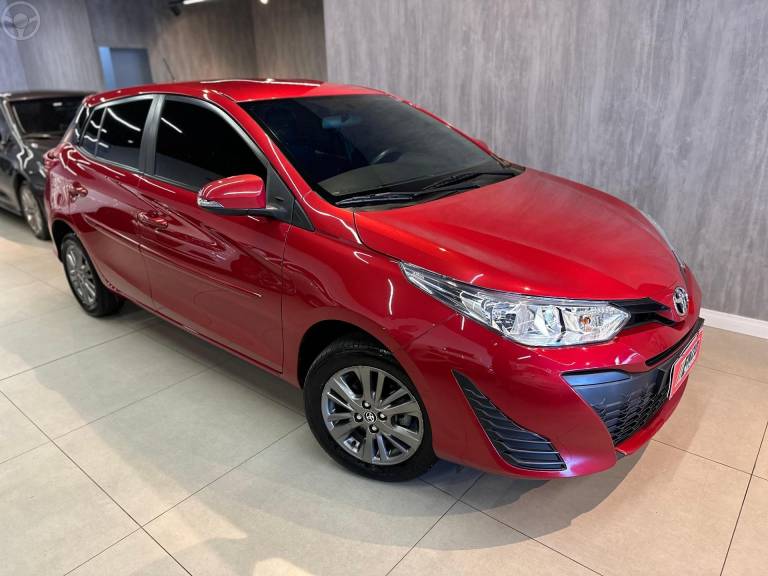TOYOTA - YARIS 1.5 XL PLUS CONNECT 16V FLEX 4P AUTOMÁTICO - 2021/2022 - VERMELHA - R$ 87.900,00