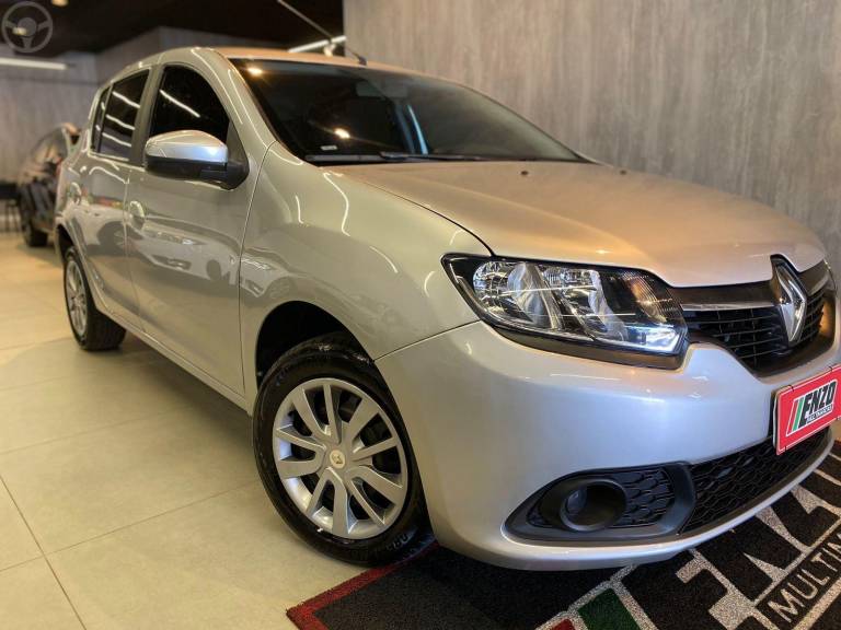 RENAULT - SANDERO 1.6 EXPRESSION 8V FLEX 4P MANUAL - 2015/2016 - PRATA - R$ 41.900,00