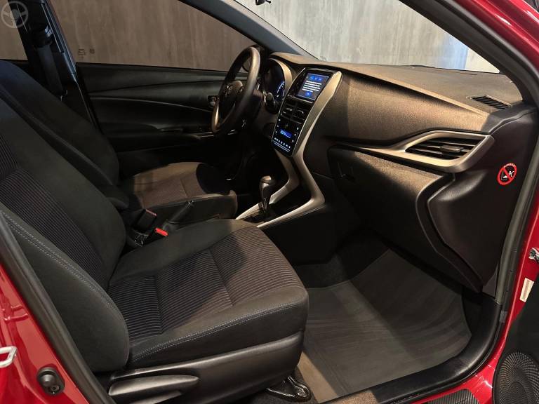 TOYOTA - YARIS 1.5 XL PLUS CONNECT 16V FLEX 4P AUTOMÁTICO - 2021/2022 - VERMELHA - R$ 87.900,00