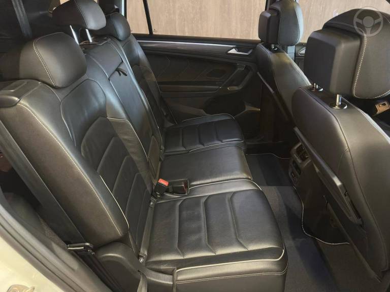 VOLKSWAGEN - TIGUAN 2.0 ALLSPACE R-LINE 350 TSI 4X4 4P - 2019/2020 - BRANCA - R$ 168.900,00