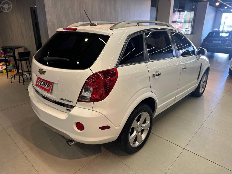 CHEVROLET - CAPTIVA 2.4 FWD SPORT 16V 4P AUTOMÁTICO - 2015/2015 - BRANCA - R$ 59.900,00