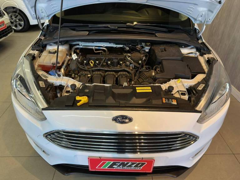 FORD - FOCUS 2.0 TITANIUM HATCH 16V FLEX 4P AUTOMÁTICO - 2015/2016 - BRANCA - R$ 65.900,00