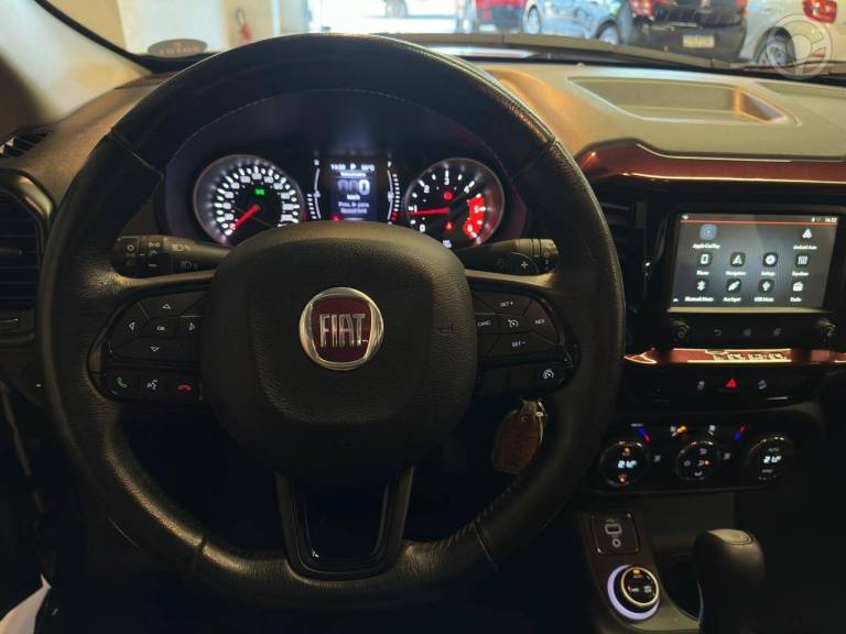 FIAT - TORO 2.0 16V TURBO DIESEL FREEDOM 4WD AT9 AUTOMÁTICO - 2019/2020 - CINZA - R$ 107.900,00