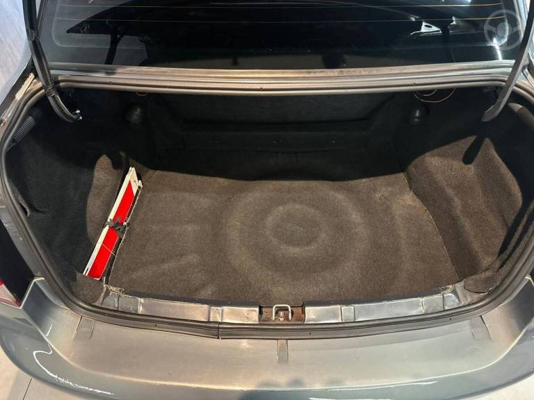 CHEVROLET - CLASSIC 1.0 VHC LS 8V FLEX 4P MANUAL - 2013/2013 - CINZA - R$ 31.900,00