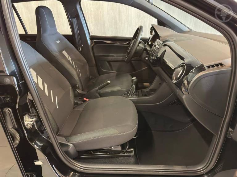 VOLKSWAGEN - UP 1.0 MPI RUN UP 12V FLEX 4P MANUAL - 2016/2017 - PRETA - R$ 47.900,00