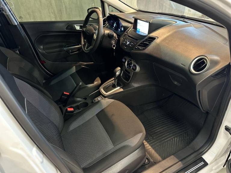 FORD - FIESTA 1.6 SEL HATCH 16V FLEX 4P AUTOMÁTICO - 2018/2018 - BRANCA - R$ 62.900,00