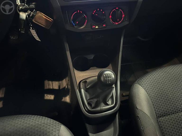 VOLKSWAGEN - GOL 1.0 12V MPI TOTALFLEX 4P MANUAL - 2022/2023 - VERMELHA - R$ 58.900,00