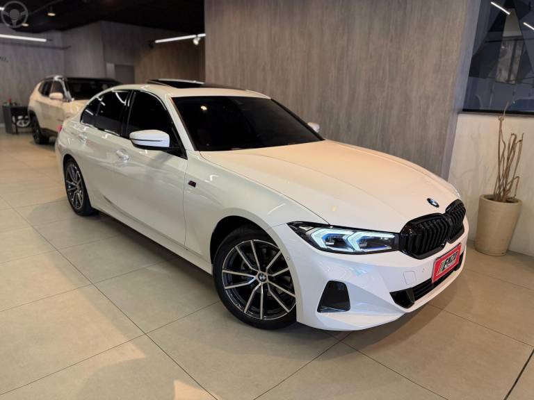 BMW - 320I 2.0 SPORT GP 16V TURBO ACTIVE FLEX 4P AUTOMÁTICO - 2023/2023 - BRANCA - R$ 275.900,00