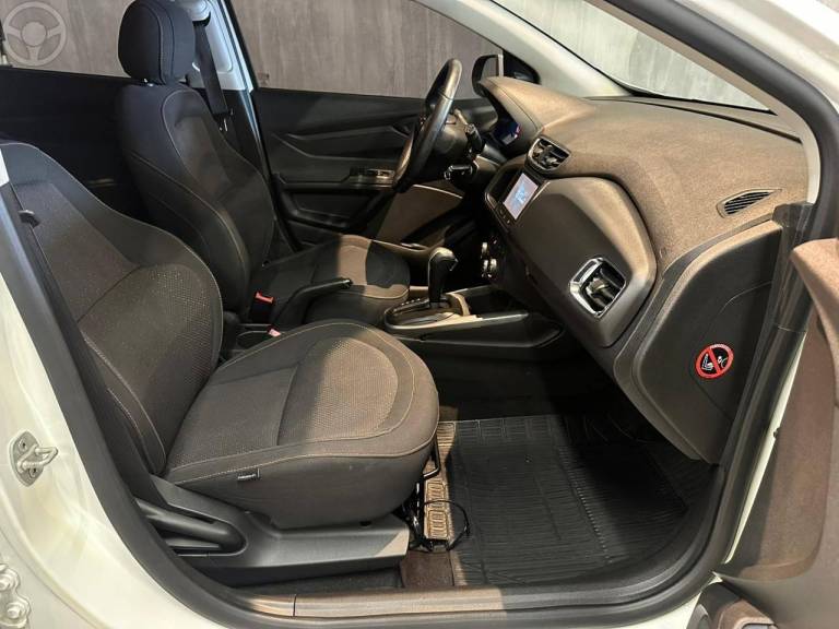CHEVROLET - ONIX 1.4 MPFI LTZ 8V FLEX 4P AUTOMÁTICO - 2014/2015 - BRANCA - R$ 59.900,00