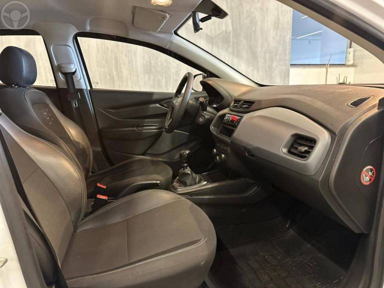 CHEVROLET - ONIX 1.0 JOY PLUS BLACK 8V FLEX 4P MANUAL - 2021/2021 - BRANCA - R$ 58.900,00