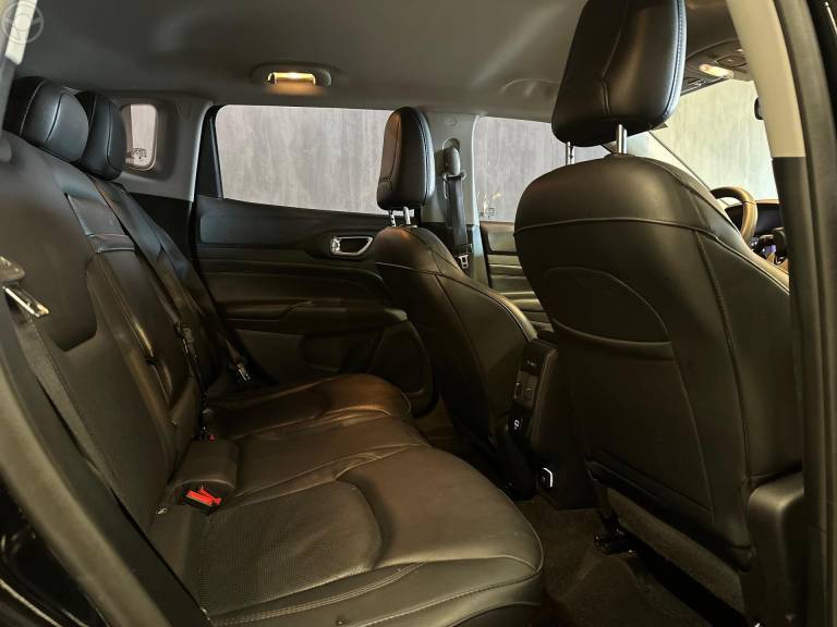 JEEP - COMPASS 1.3 LONGITUDE T270 16V TURBO 4X2 FLEX 4P AUTOMÁTICO - 2022/2022 - PRETA - R$ 134.900,00