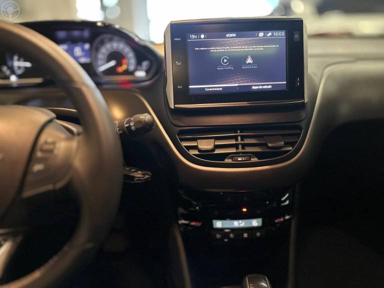 PEUGEOT - 2008 1.6 16V FLEX GRIFFE 4P AUTOMÁTICO - 2019/2020 - PRATA - R$ 82.900,00