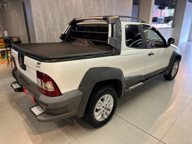 FIAT - STRADA 1.8 MPI ADVENTURE CD 8V FLEX 2P MANUAL - 2013/2013 - BRANCA - R$ 56.900,00