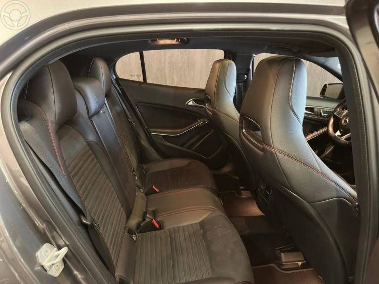 MERCEDES-BENZ - GLC 250 2.0 16V CGI SPORT 4MATIC 9G-TRONIC - 2018/2018 - CINZA - R$ 149.900,00