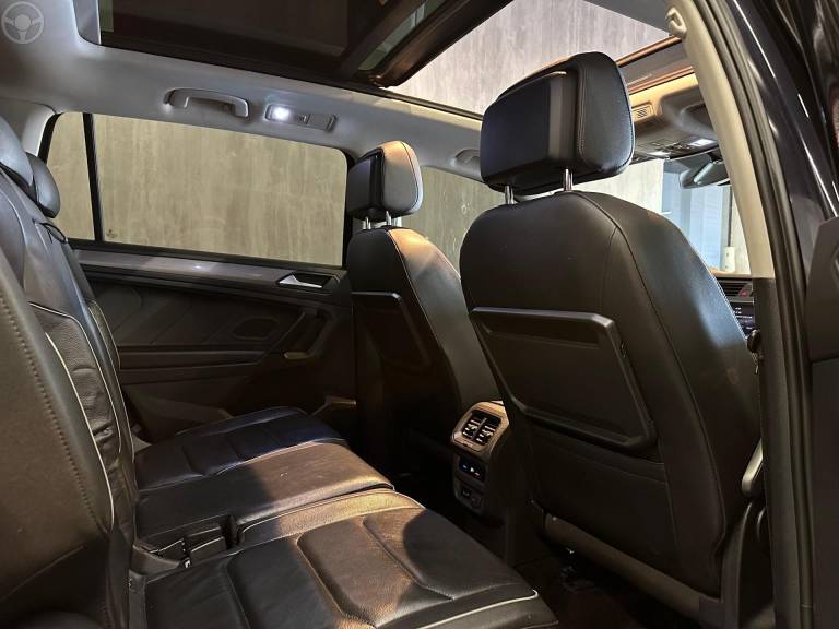 VOLKSWAGEN - TIGUAN 1.4 ALLSPACE COMFORT 250 TSI FLEX 4P - 2019/2020 - PRETA - R$ 134.900,00