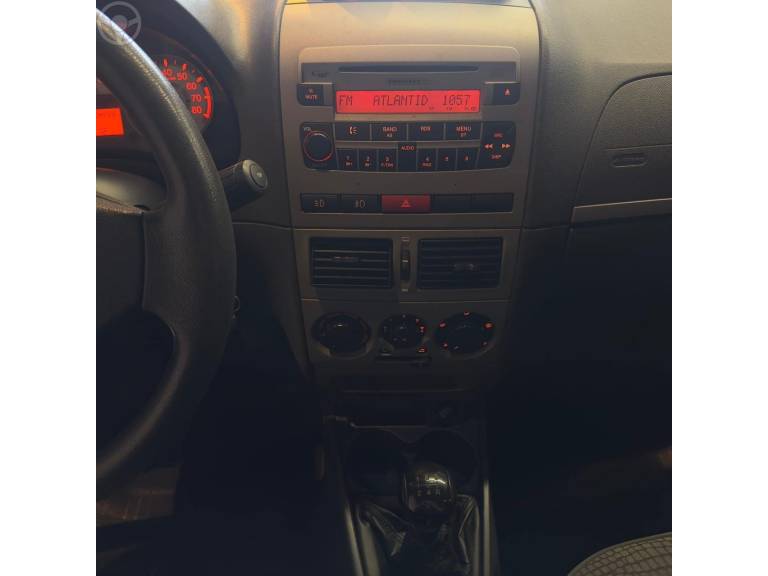 FIAT - STRADA 1.8 MPI ADVENTURE CD 8V FLEX 2P MANUAL - 2011/2012 - PRATA - R$ 55.900,00