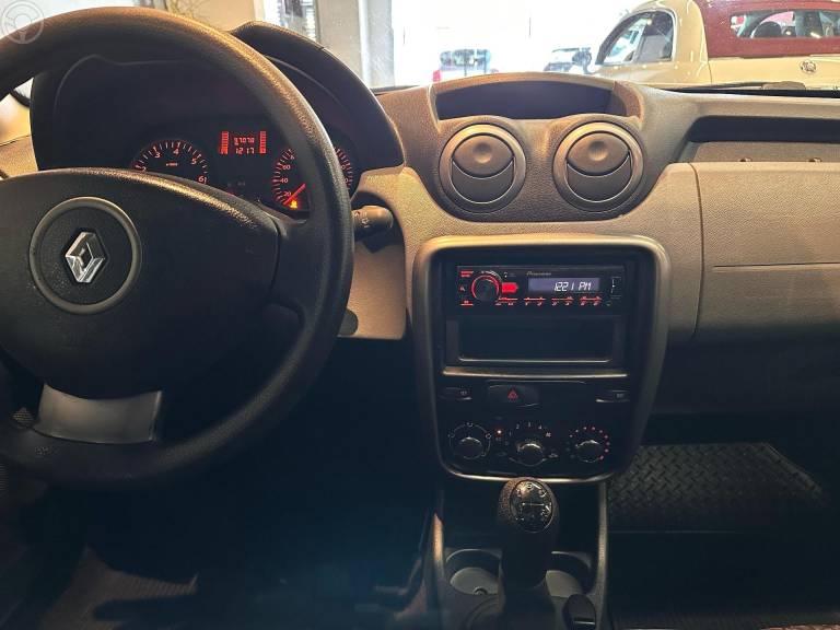 RENAULT - DUSTER 1.6 EXPRESSION 4X2 16V FLEX 4P MANUAL - 2013/2014 - BRANCA - R$ 52.900,00