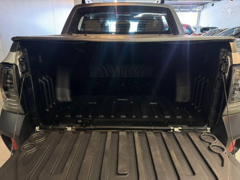 RENAULT - OROCH 1.6 16V SCE INTENSE FLEX 4P MANUAL - 2022/2023 - PRATA - R$ 91.900,00