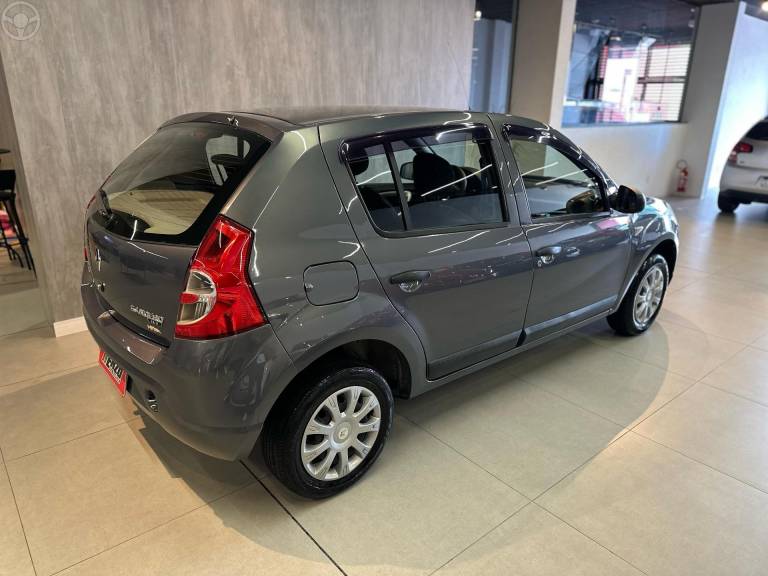 RENAULT - SANDERO 1.0 EXPRESSION 16V FLEX 4P MANUAL - 2009/2010 - CINZA - R$ 28.900,00