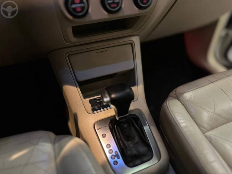 VOLKSWAGEN - TIGUAN 2.0 TSI 16V TURBO 4P TIPTRONIC - 2009/2010 - BRANCA - R$ 55.900,00