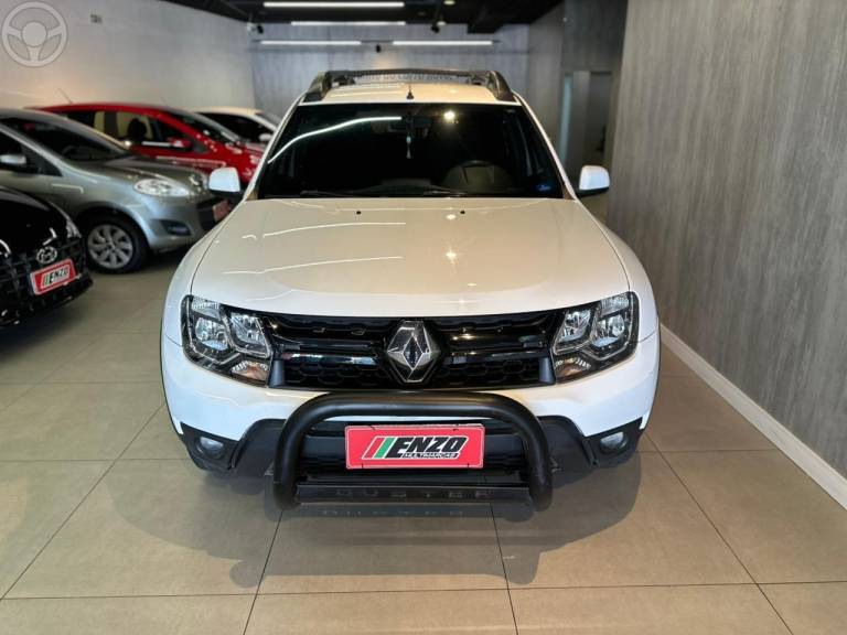 RENAULT - DUSTER 1.6 EXPRESSION 4X2 16V FLEX 4P MANUAL - 2016/2017 - BRANCA - R$ 65.900,00