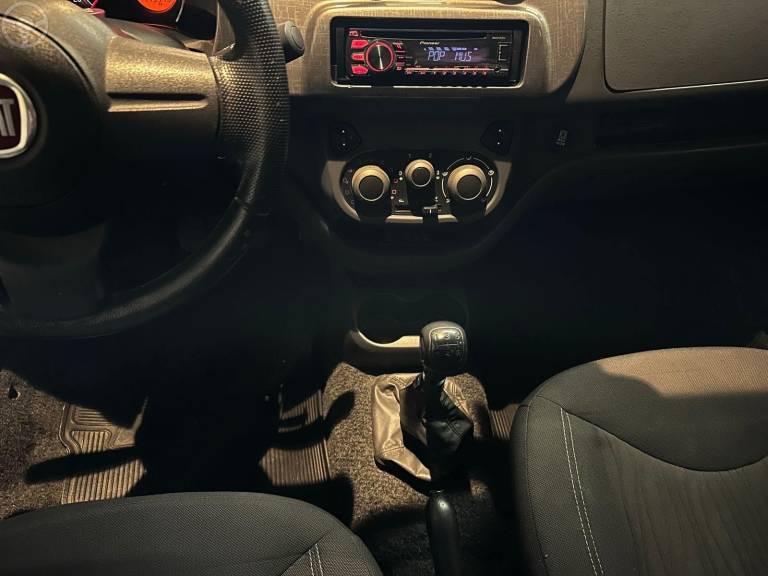 FIAT - UNO 1.0 EVO WAY 8V FLEX 4P MANUAL - 2010/2011 - PRETA - R$ 32.900,00